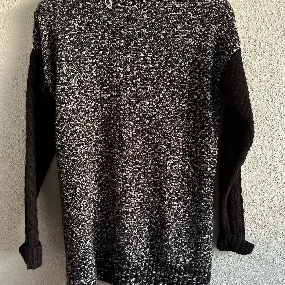 Romeo and Juliet Couture Cable Knit Tri-color Sweater Size Small - Picture 3 of 3